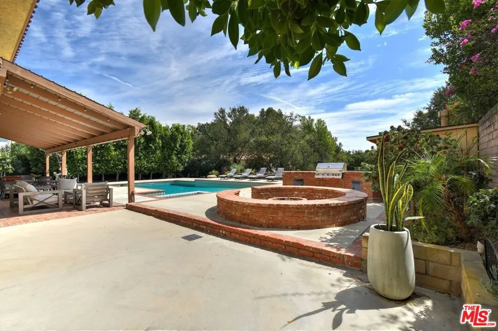 9664 Andora Avenue Los Angeles, CA 91311