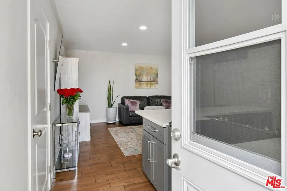 9664 Andora Avenue Los Angeles, CA 91311