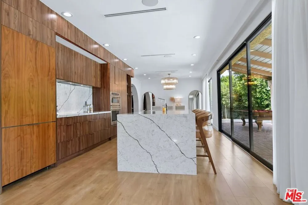 9664 Andora Avenue Los Angeles, CA 91311