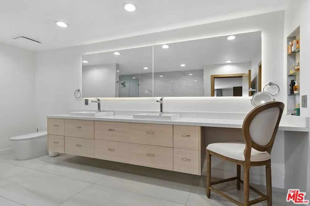 9664 Andora Avenue Los Angeles, CA 91311