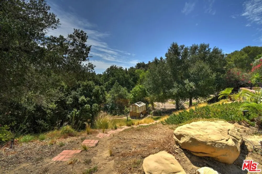 9664 Andora Avenue Los Angeles, CA 91311