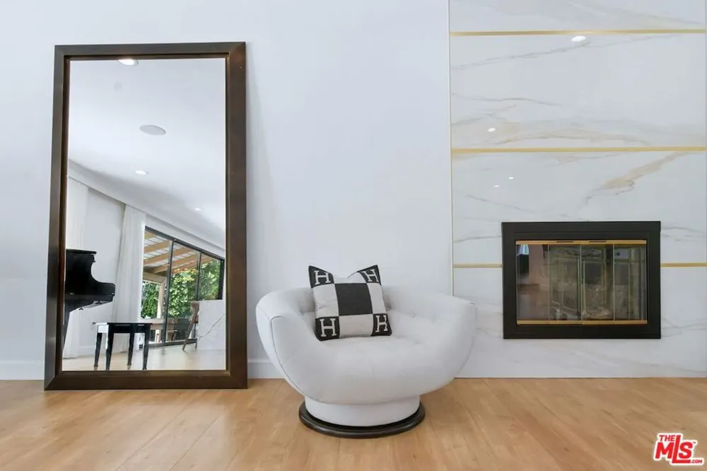 9664 Andora Avenue Los Angeles, CA 91311