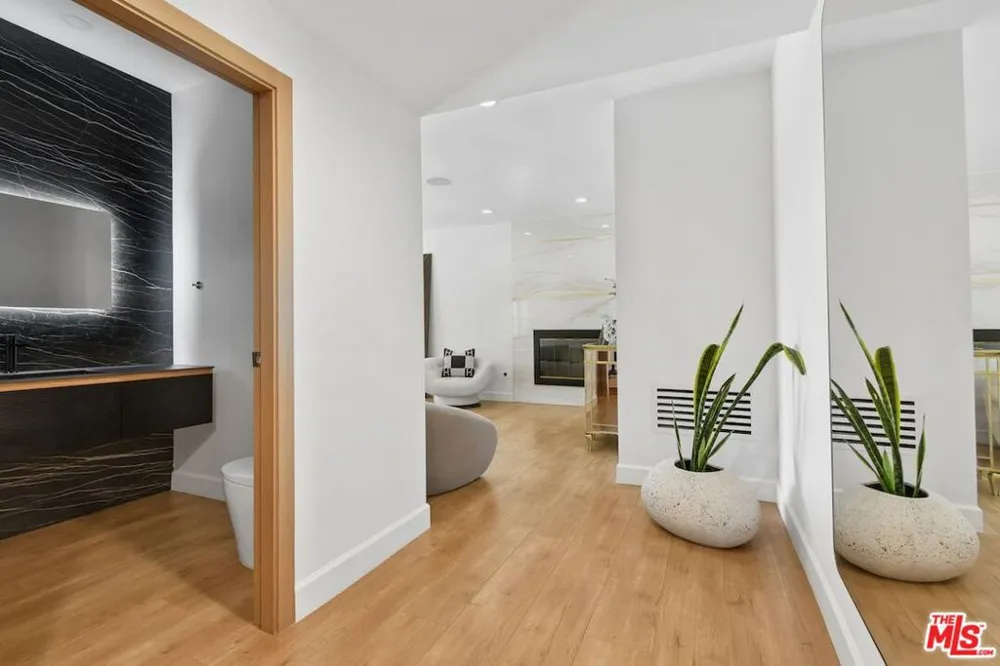 9664 Andora Avenue Los Angeles, CA 91311