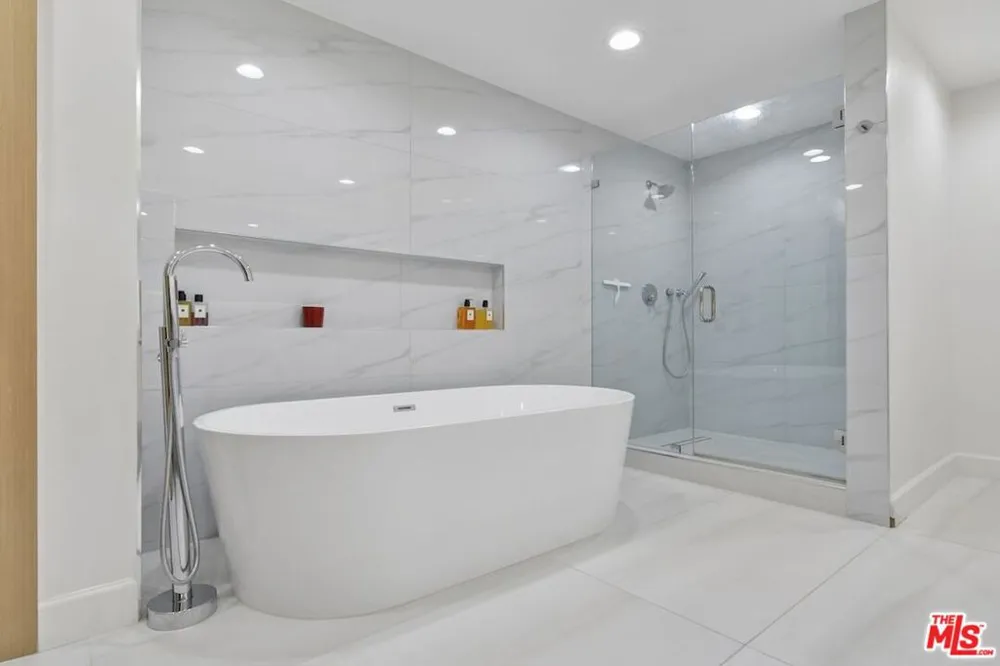 9664 Andora Avenue Los Angeles, CA 91311