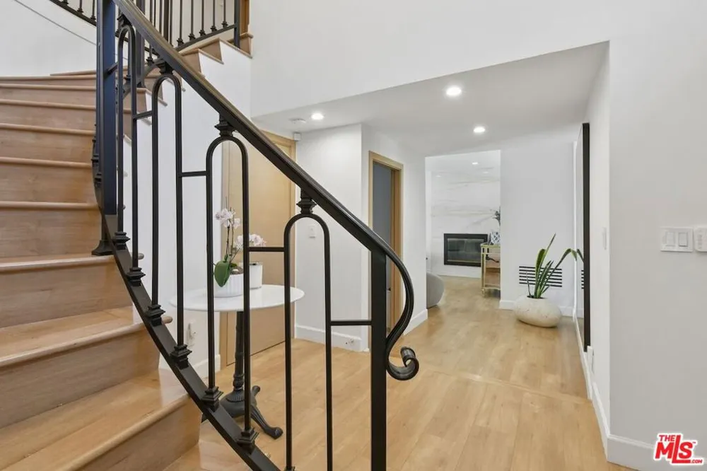 9664 Andora Avenue Los Angeles, CA 91311