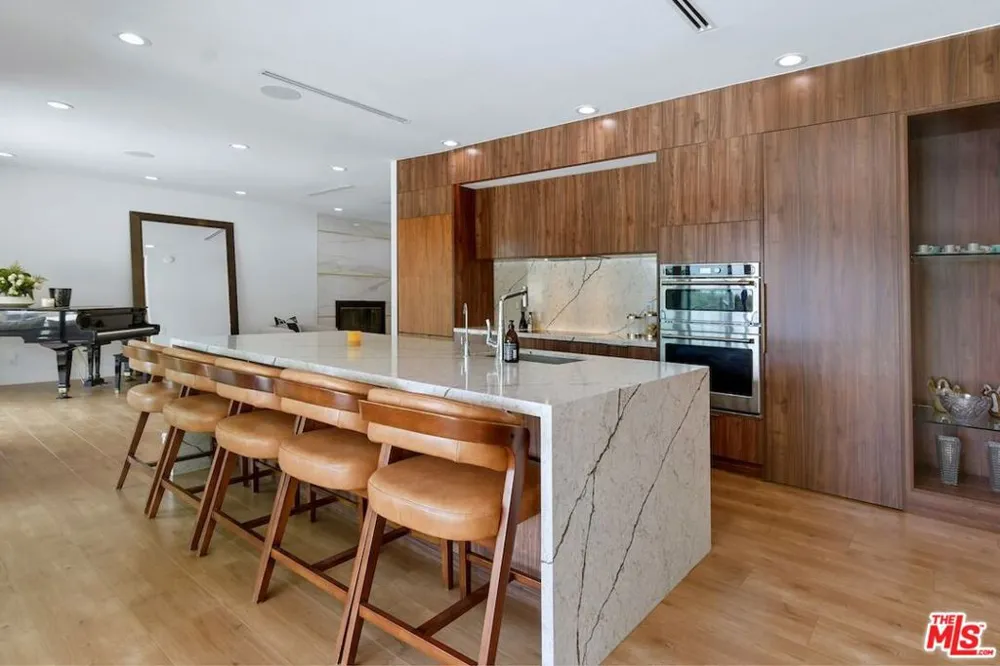 9664 Andora Avenue Los Angeles, CA 91311