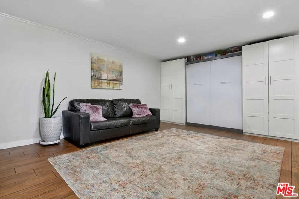 9664 Andora Avenue Los Angeles, CA 91311