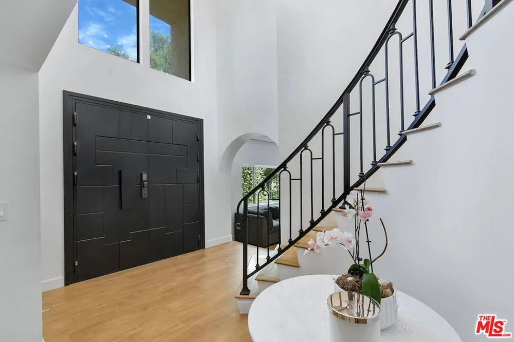 9664 Andora Avenue Los Angeles, CA 91311