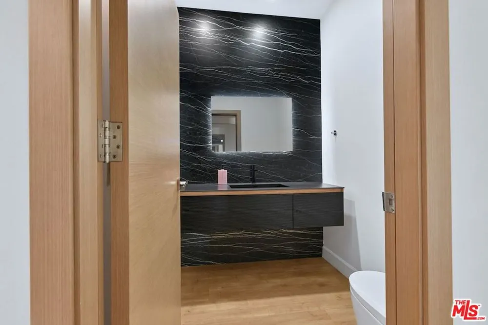 9664 Andora Avenue Los Angeles, CA 91311