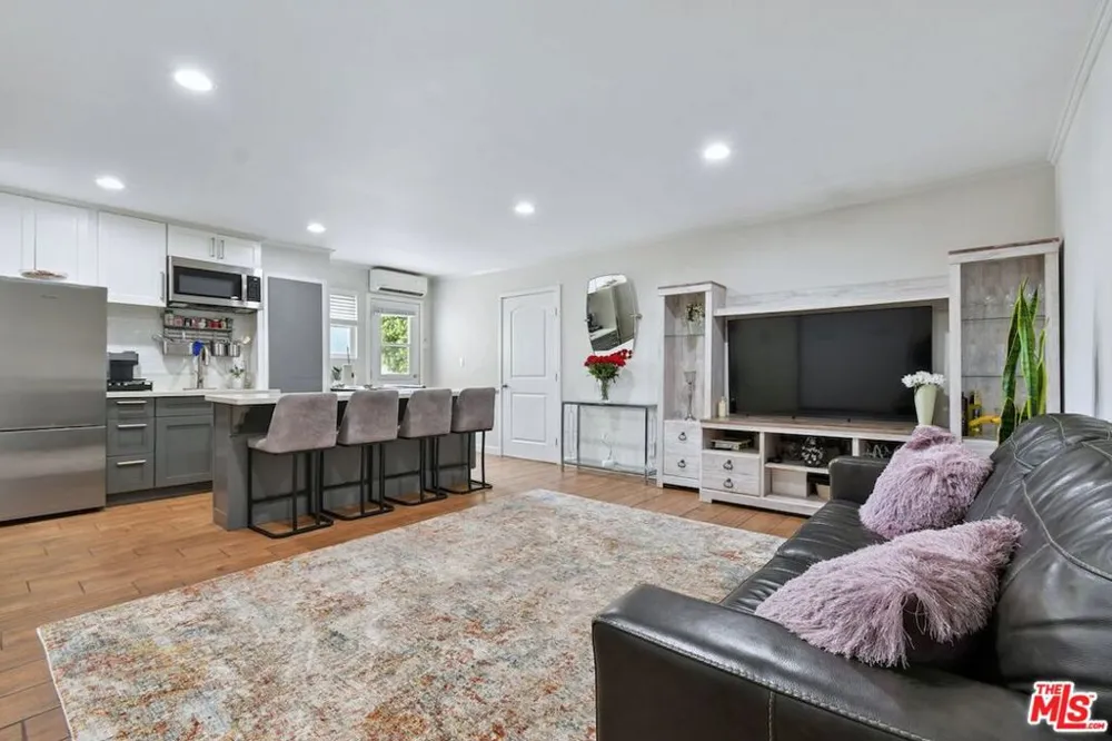 9664 Andora Avenue Los Angeles, CA 91311