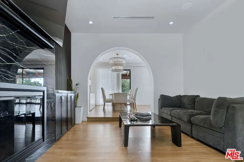 9664 Andora Avenue Los Angeles, CA 91311