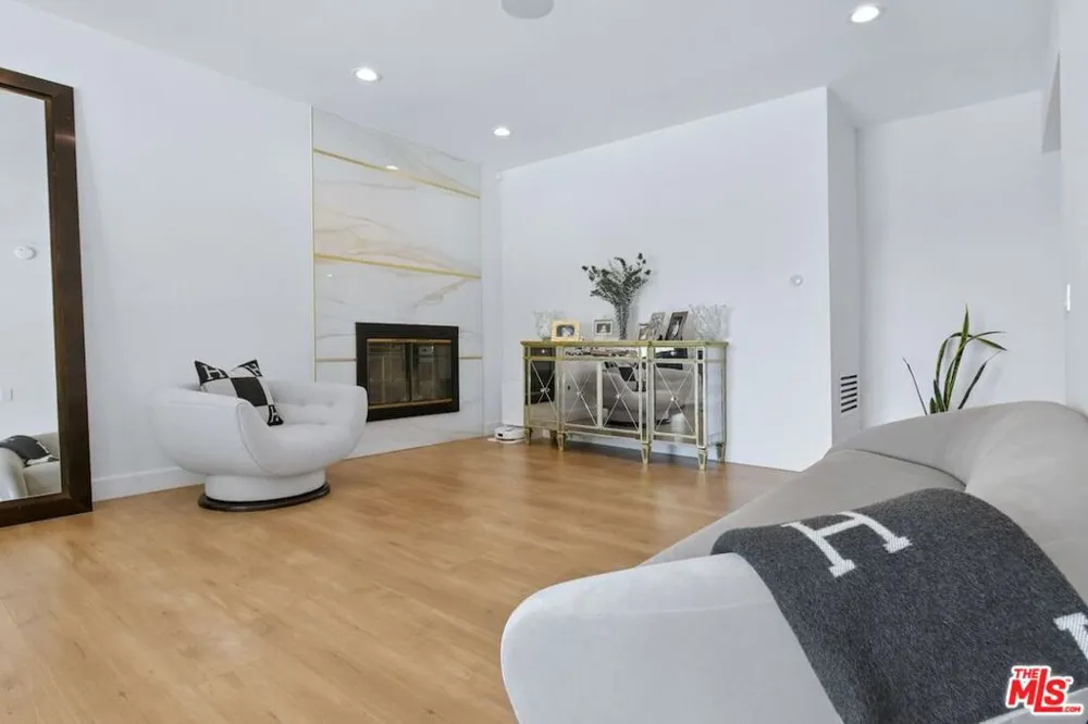 9664 Andora Avenue Los Angeles, CA 91311