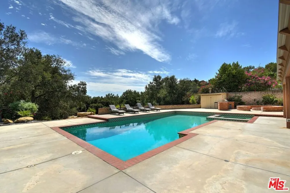 9664 Andora Avenue Los Angeles, CA 91311