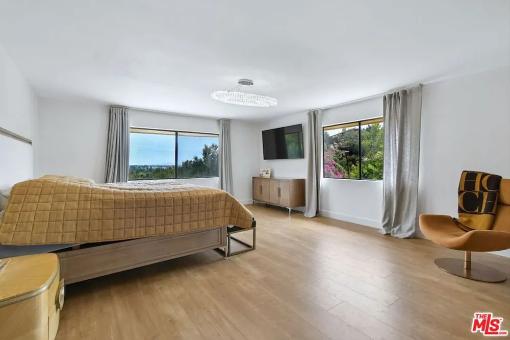 9664 Andora Avenue Los Angeles, CA 91311