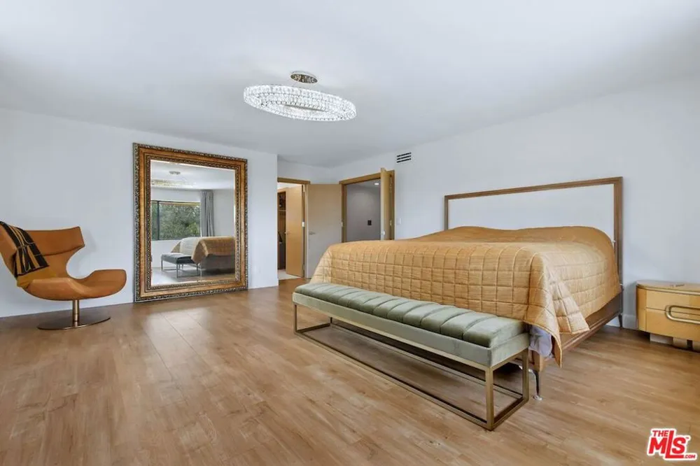 9664 Andora Avenue Los Angeles, CA 91311
