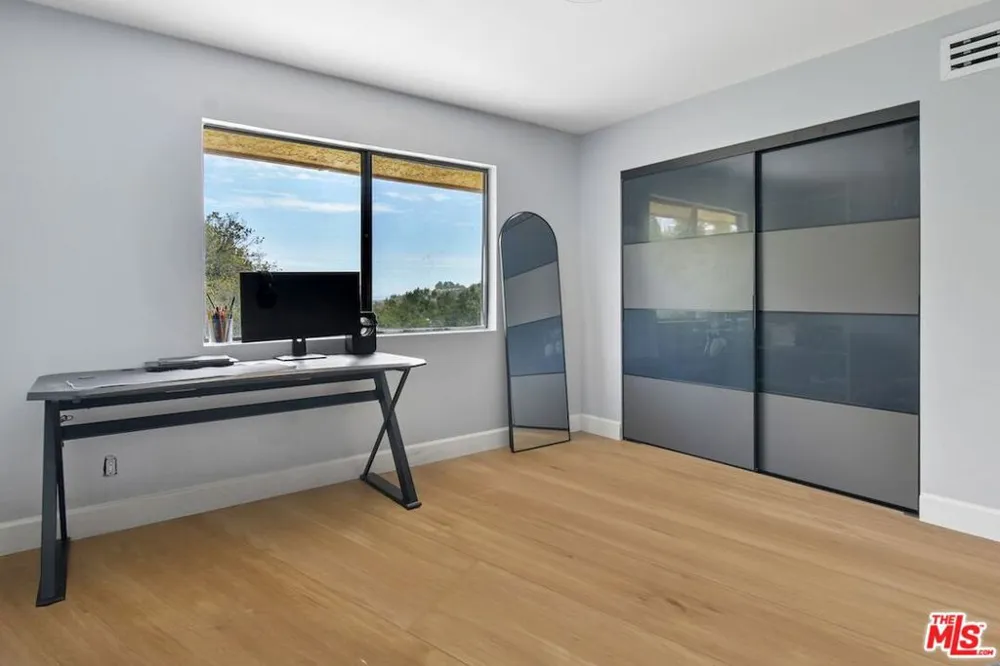 9664 Andora Avenue Los Angeles, CA 91311