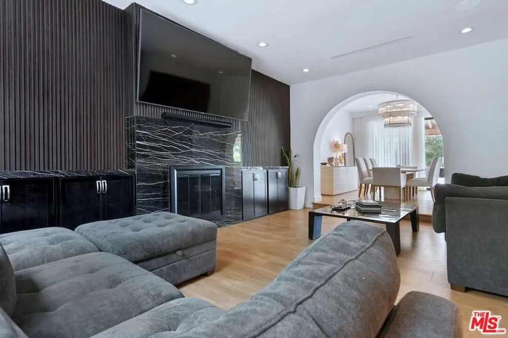 9664 Andora Avenue Los Angeles, CA 91311