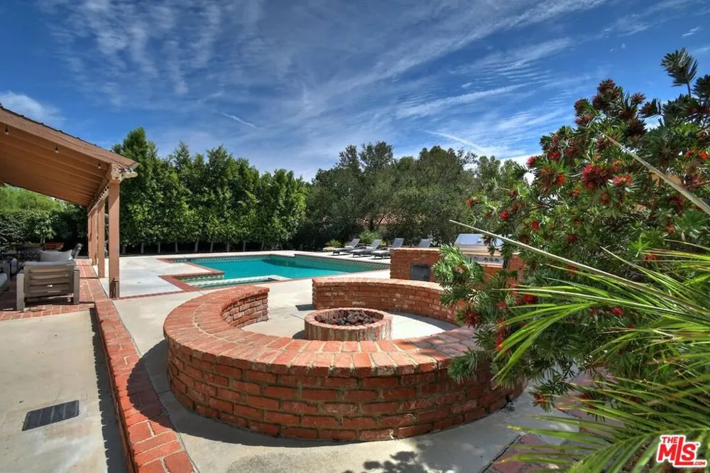 9664 Andora Avenue Los Angeles, CA 91311