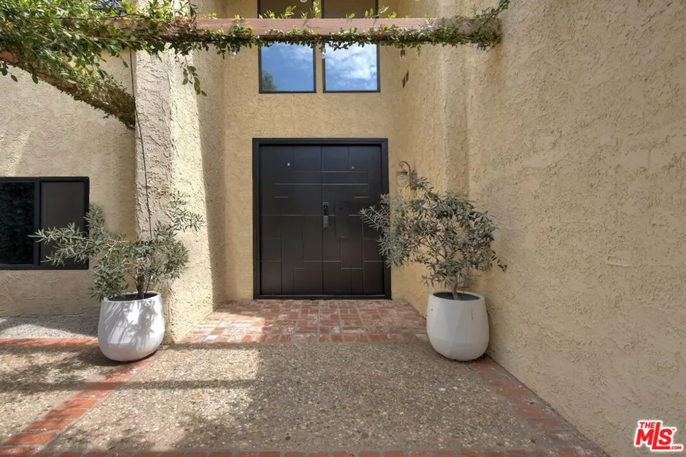 9664 Andora Avenue Los Angeles, CA 91311