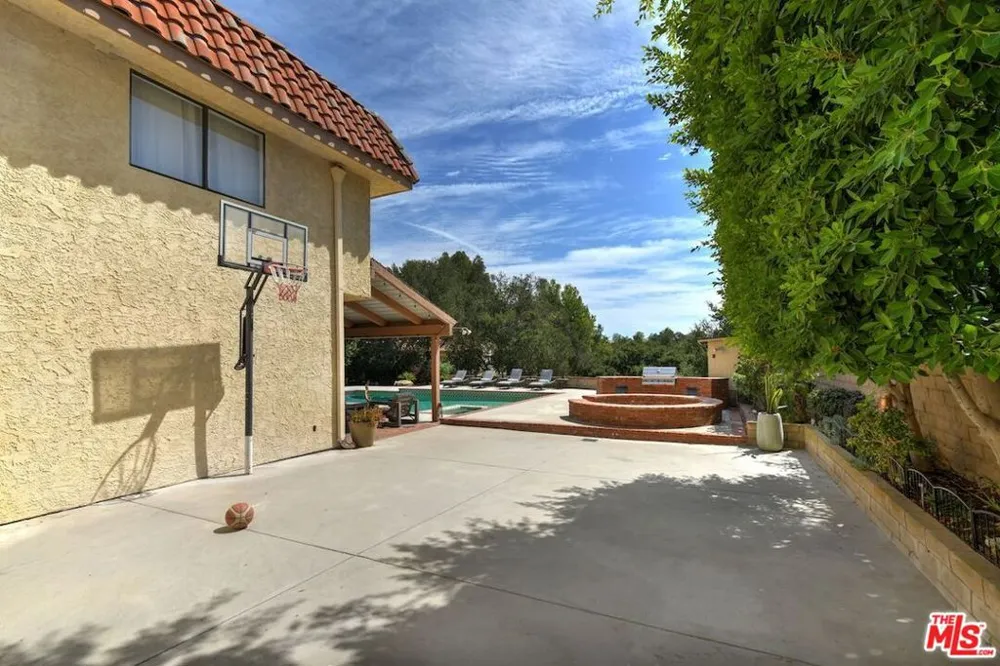 9664 Andora Avenue Los Angeles, CA 91311