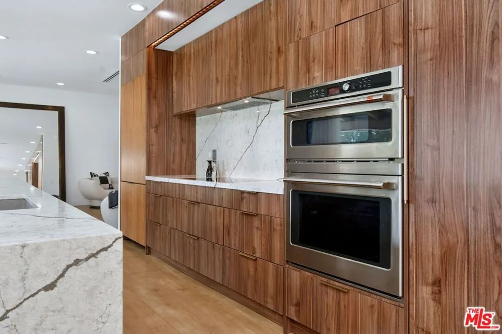 9664 Andora Avenue Los Angeles, CA 91311