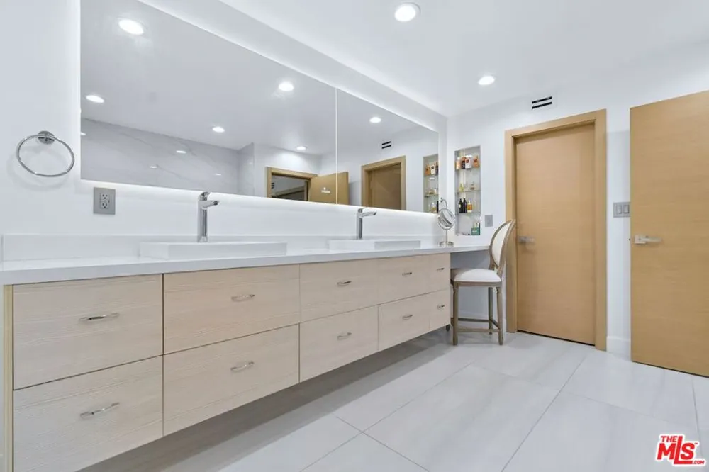 9664 Andora Avenue Los Angeles, CA 91311