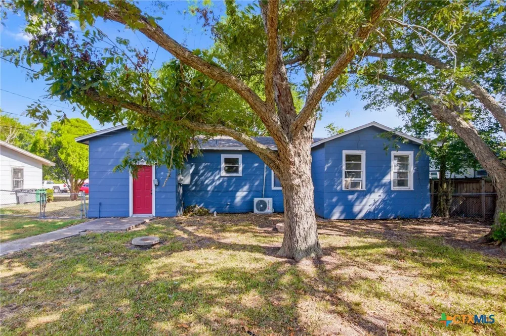 2514 Cardinal Street Victoria, TX 77901