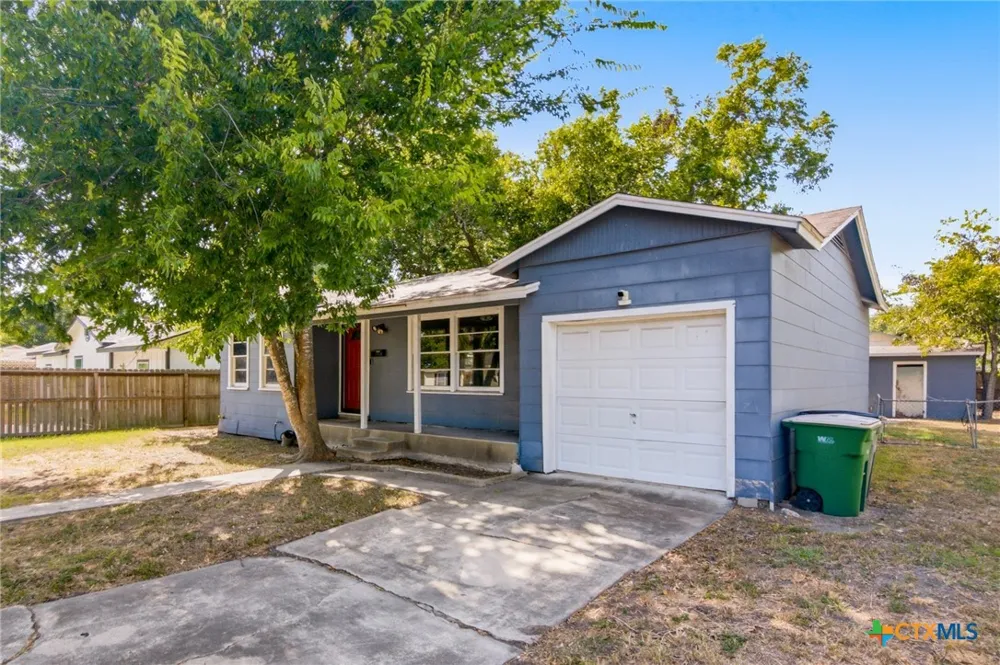 2514 Cardinal Street Victoria, TX 77901