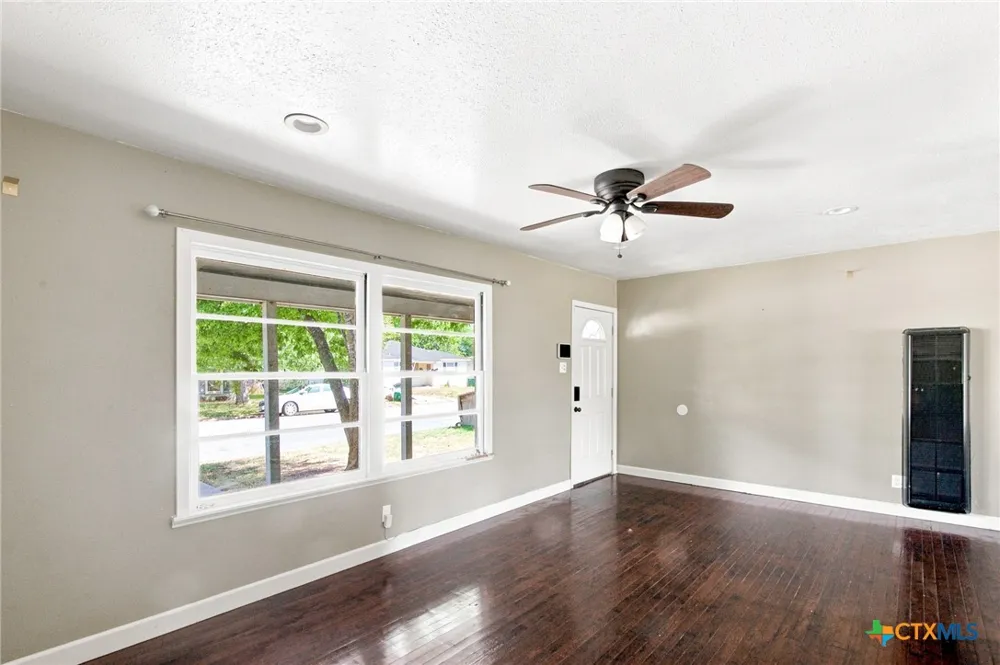 2514 Cardinal Street Victoria, TX 77901