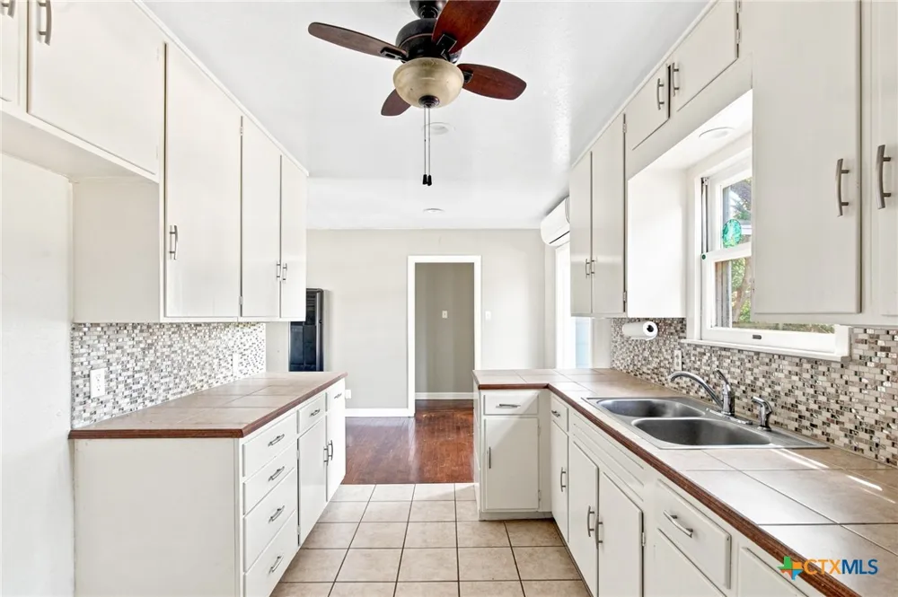 2514 Cardinal Street Victoria, TX 77901