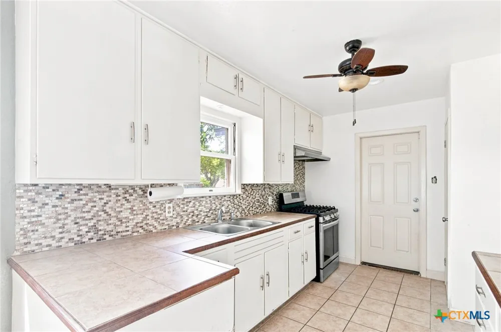 2514 Cardinal Street Victoria, TX 77901