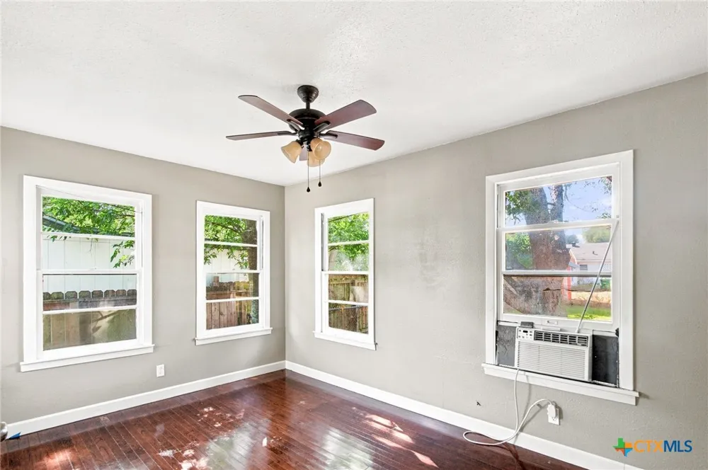 2514 Cardinal Street Victoria, TX 77901