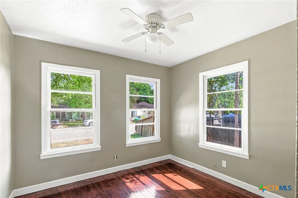 2514 Cardinal Street Victoria, TX 77901