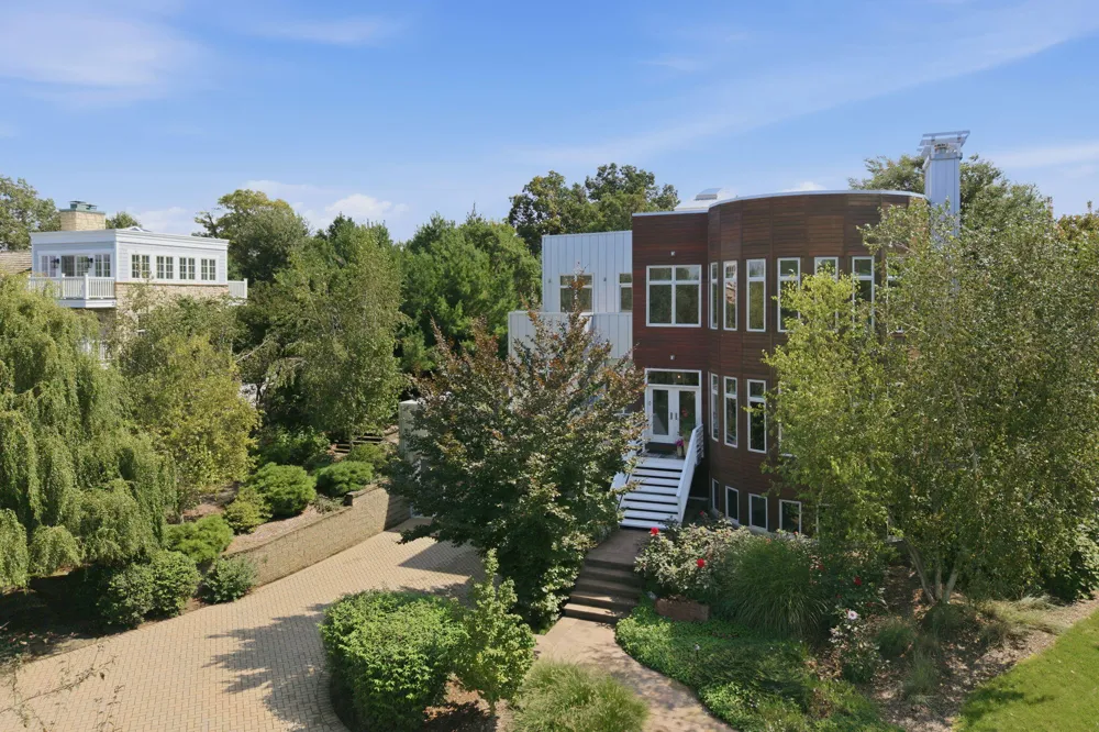 51108 Lake Park Drive New Buffalo, MI 49117