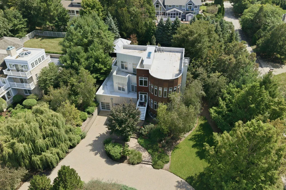 51108 Lake Park Drive New Buffalo, MI 49117