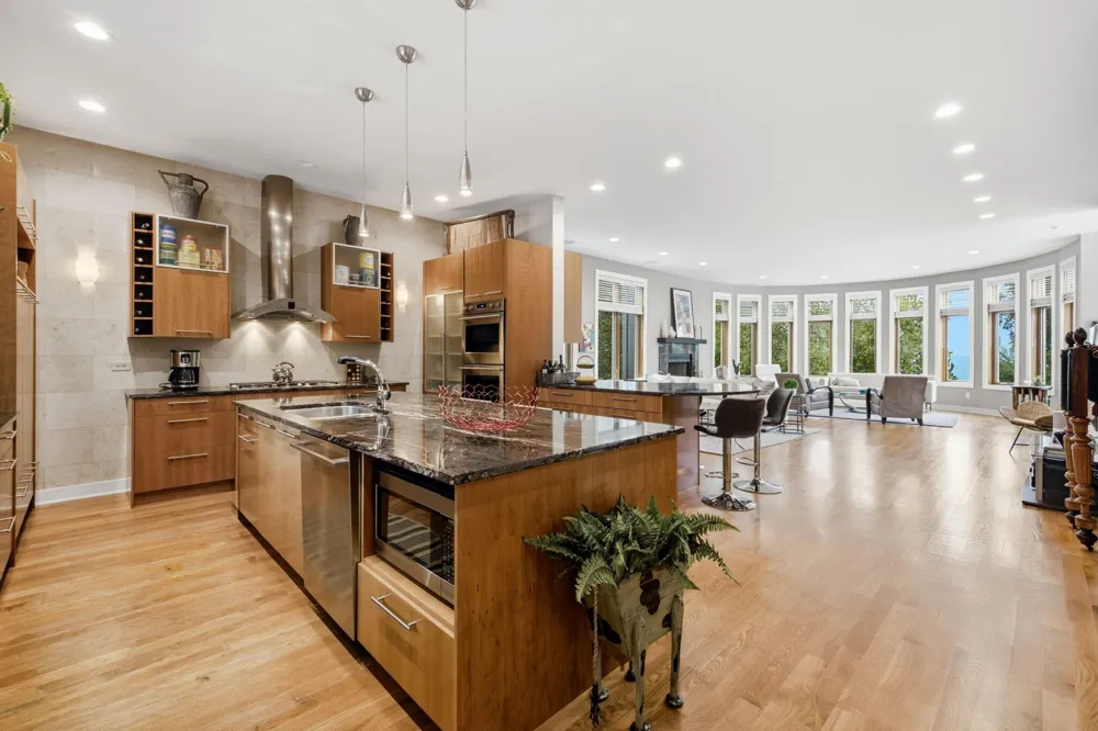 51108 Lake Park Drive New Buffalo, MI 49117
