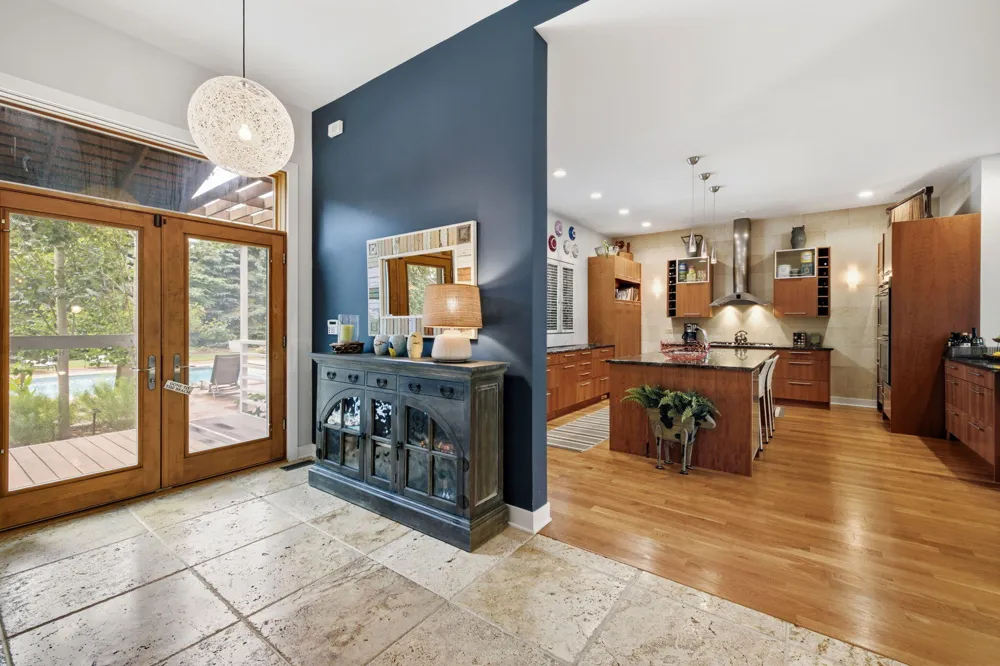 51108 Lake Park Drive New Buffalo, MI 49117