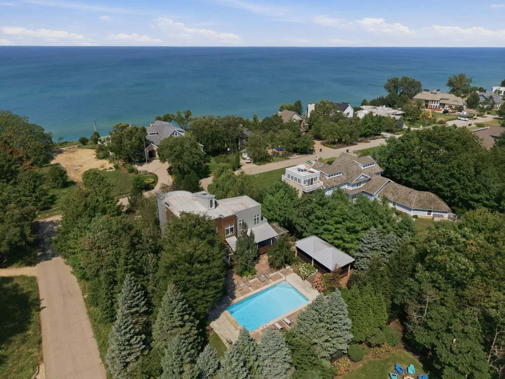 51108 Lake Park Drive New Buffalo, MI 49117