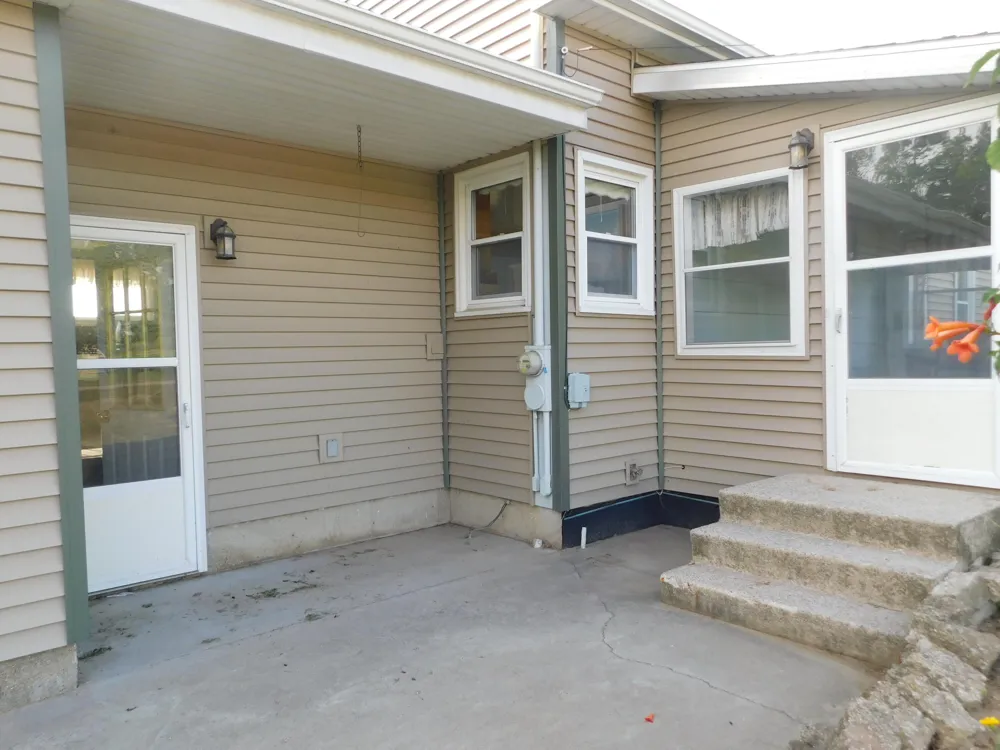 489 S Catalpa Avenue White Cloud, MI 49349