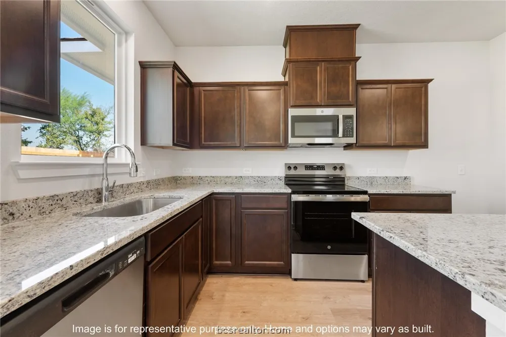 7806 Leadtree Drive Navasota, TX 77868
