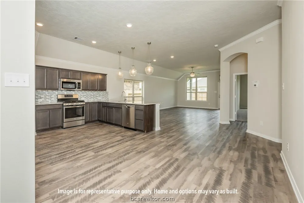 7805 Leadtree Drive Navasota, TX 77868
