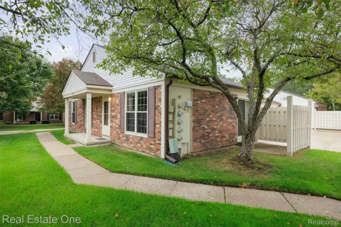 1426 Dover Hill S