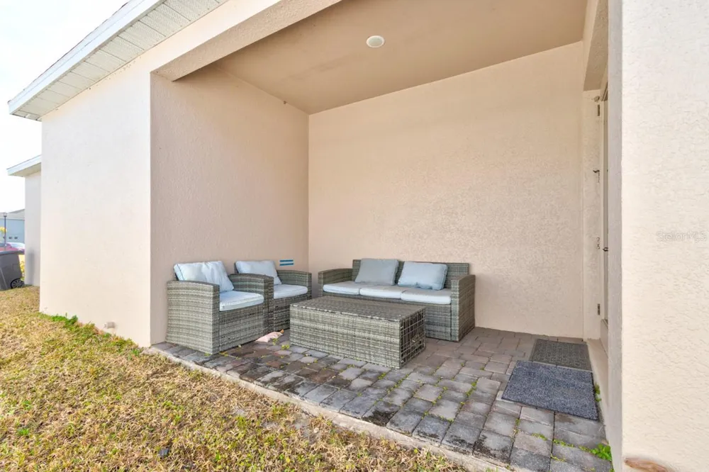 828 MIDDLETON STREET Debary, FL 32713