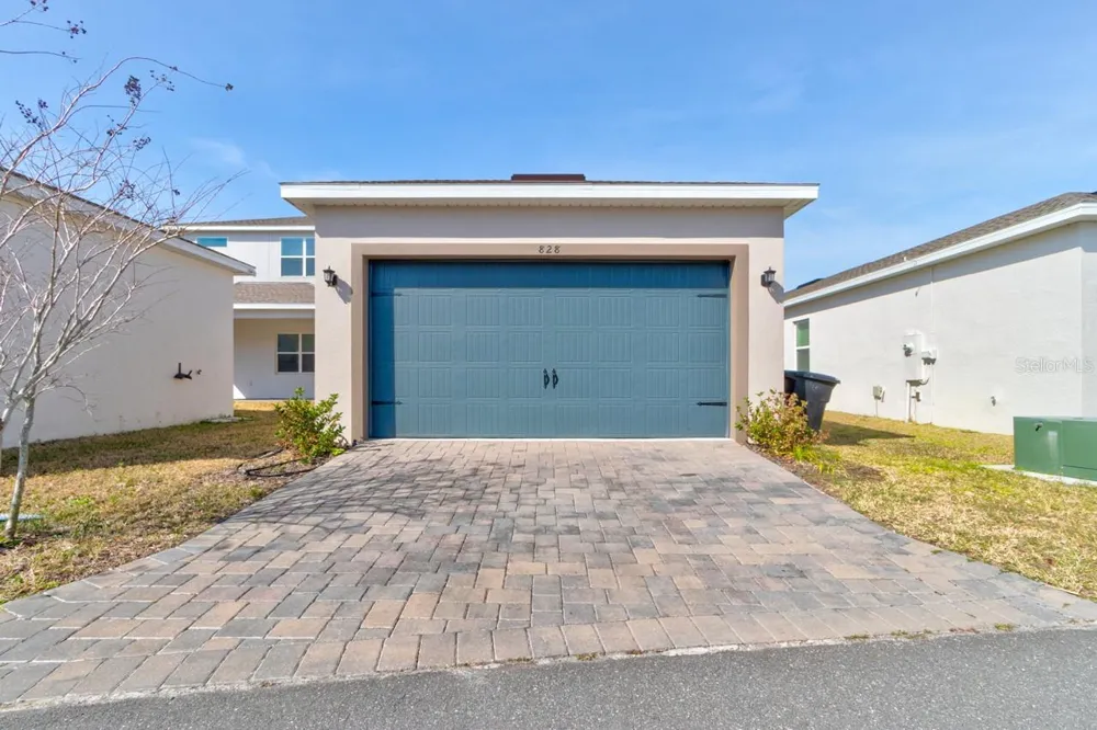 828 MIDDLETON STREET Debary, FL 32713