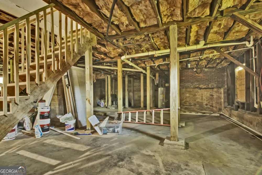 2172 Ben Hill RD East Point, GA 30344