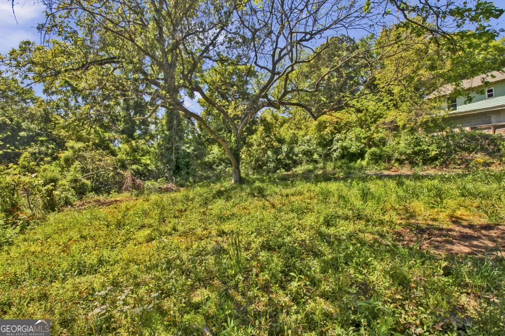 2172 Ben Hill RD East Point, GA 30344