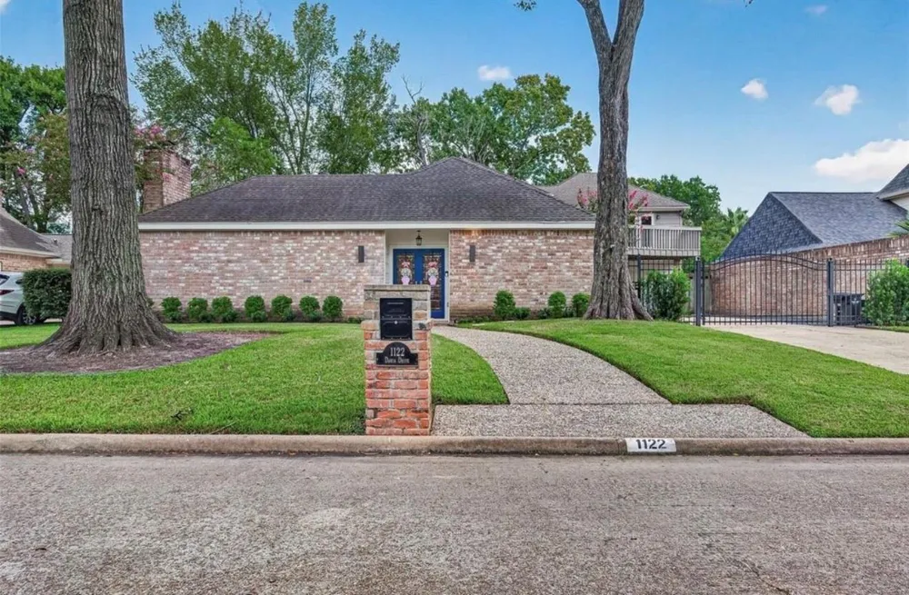 1122 Daria Drive Houston, TX 77079