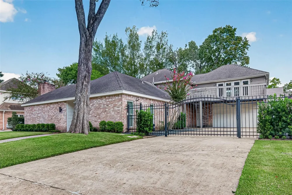 1122 Daria Drive Houston, TX 77079