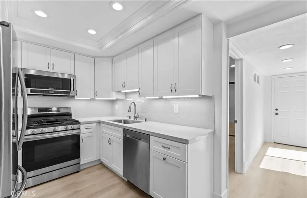 16 Georgetown #8 Irvine, CA 92612