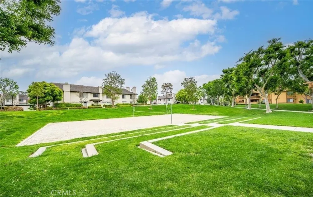 16 Georgetown #8 Irvine, CA 92612